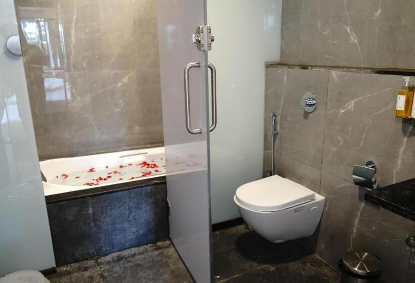 חדר משפחתי, Jivanta Mahabaleshwar