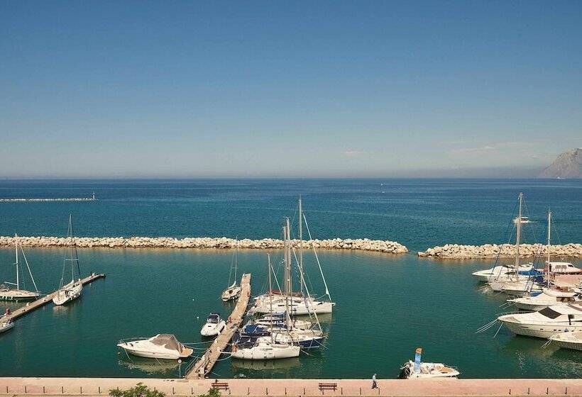 Номер Стандарт Двуспальная Кровать Вид на Море, Moxy Patra Marina
