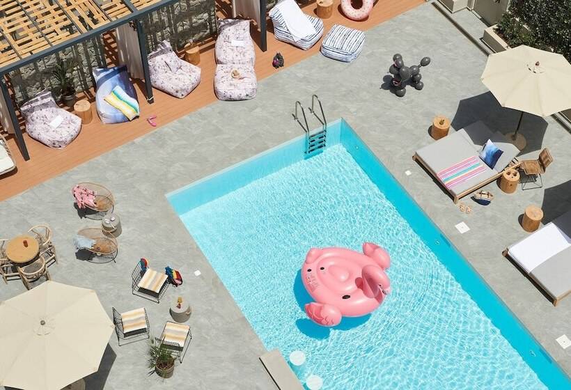 Номер Стандарт Двуспальная Кровать, Moxy Patra Marina