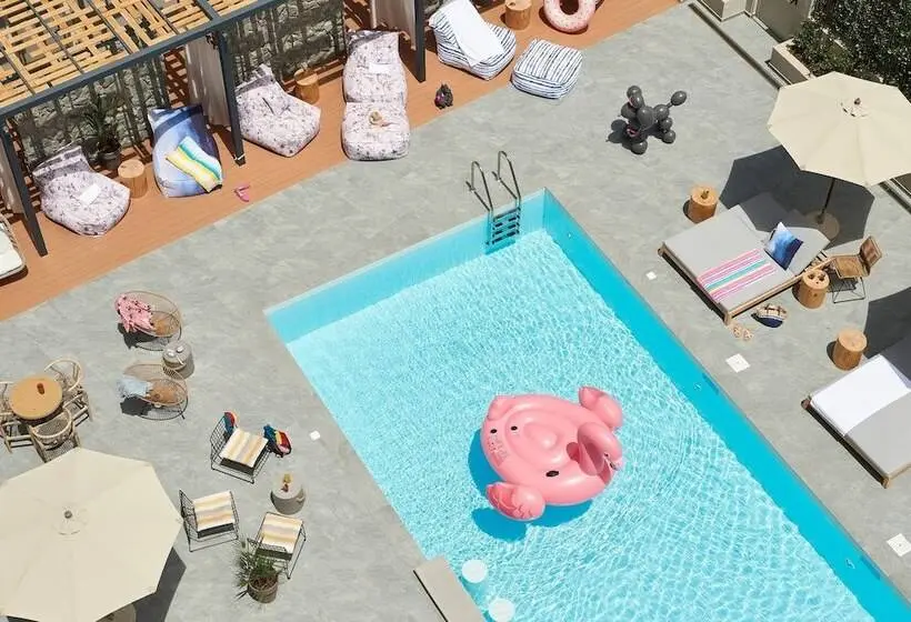 اتاق استاندارد با تخت دوبل, Moxy Patra Marina