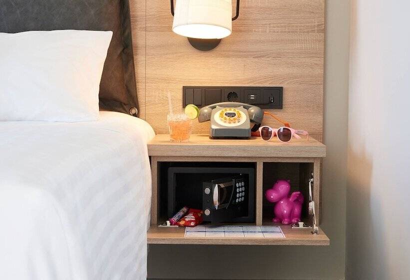 اتاق استاندارد با تخت دوبل, Moxy Patra Marina