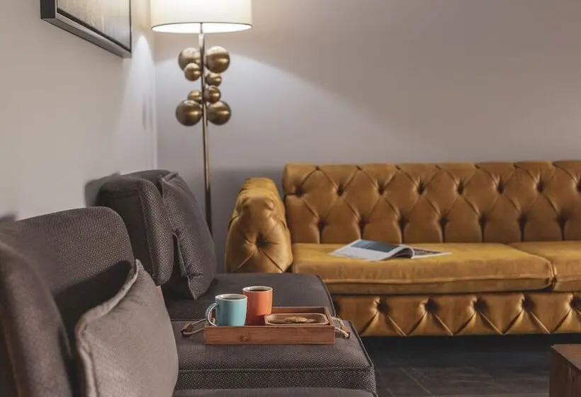Suite King Bed