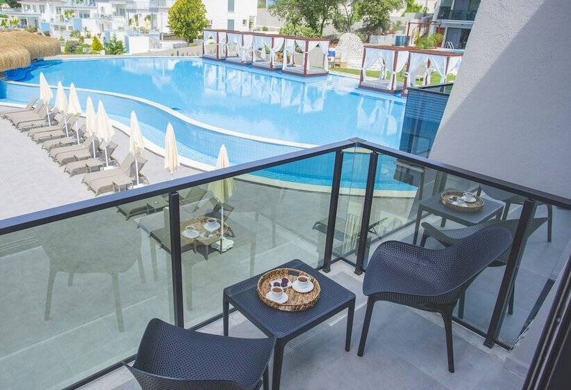 Люкс Вид на Бассейн, Orka Cove Hotel Penthouse & Suites - Adults Only