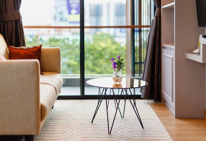 סוויטה נוף לבריכה, Parc Borough City Resort  Sha Extra Plus