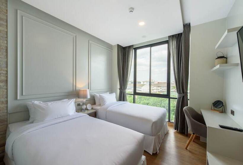 סוויטה נוף לבריכה, Parc Borough City Resort  Sha Extra Plus