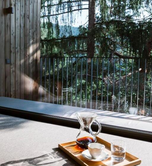 اتاق لوکس با بالکن, Saltus