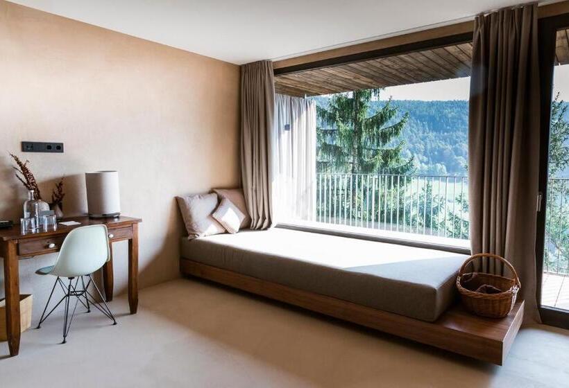 اتاق لوکس با بالکن, Saltus