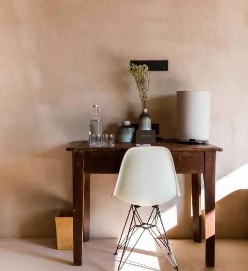 اتاق خانوادگی, Saltus