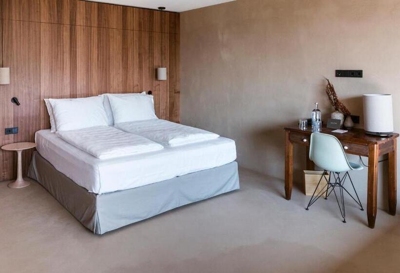 اتاق خانوادگی, Saltus