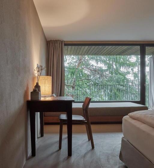 اتاق لوکس با بالکن, Saltus