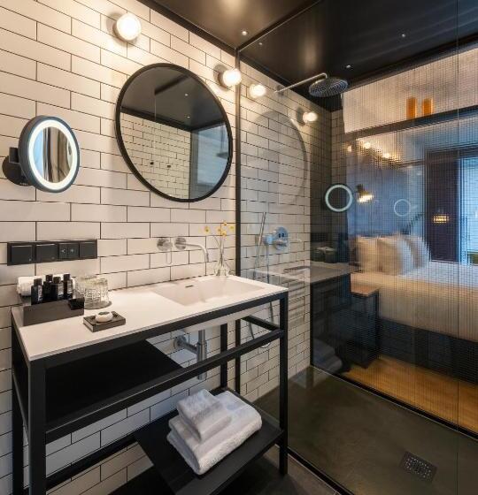 带大床的豪华间, The Bridge Wroclaw  Mgallery