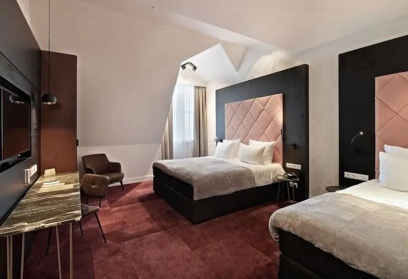 Comfort Kolmen Hengen Huone, Zaan Hotel Amsterdam Zaandam