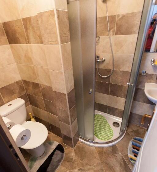 标准三人间, Penzion K