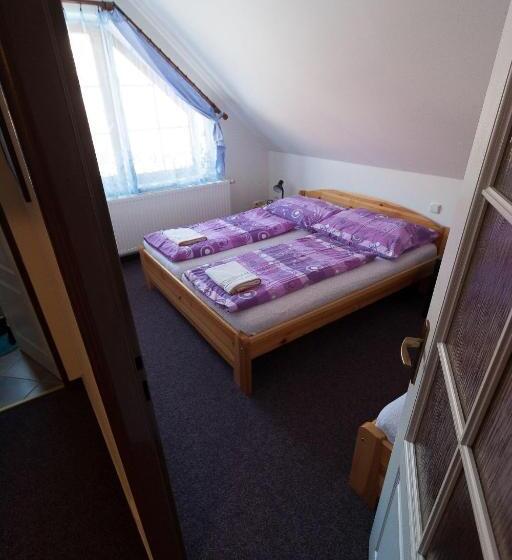 标准三人间, Penzion K