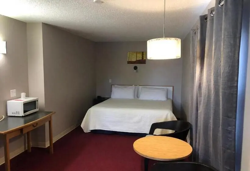 اتاق استاندارد با تخت بزرگ, Voyageur Motel