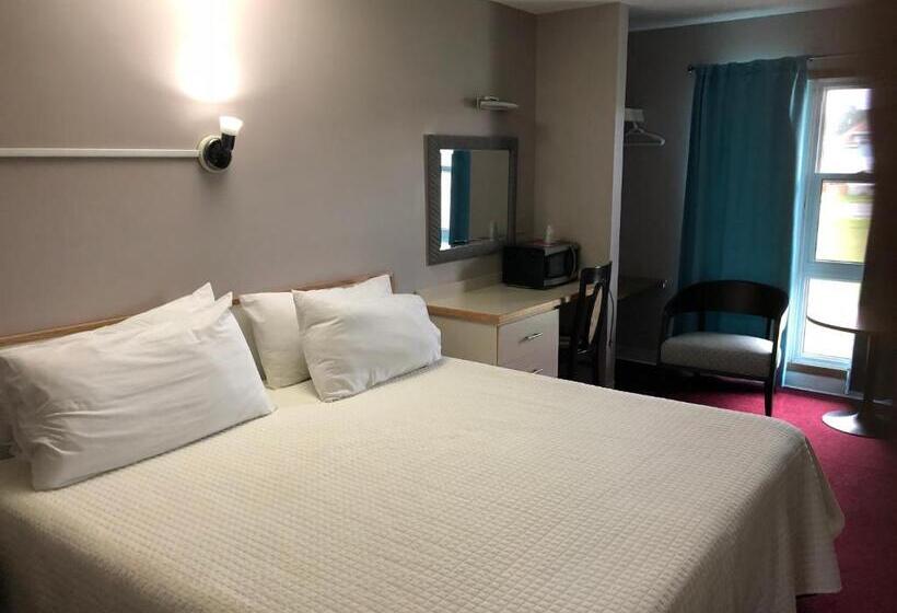 带大床的标准间, Voyageur Motel