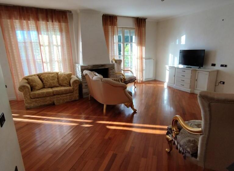 דירת חדר בקומת קרקע, Villa Danieli