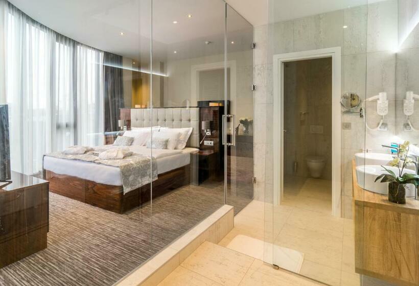 סוויטה, Admiral