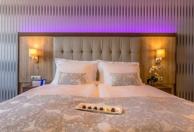 חדר סופריור, Admiral