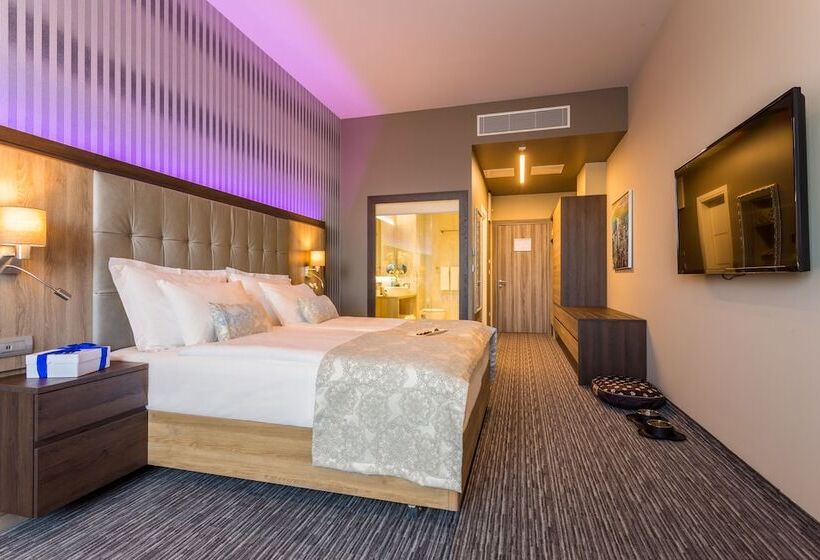 חדר דלוקס, Admiral