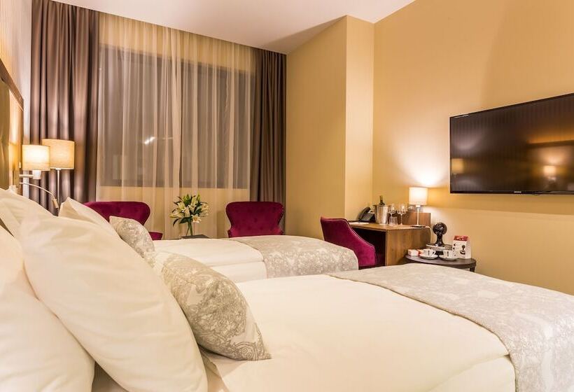 חדר דלוקס, Admiral