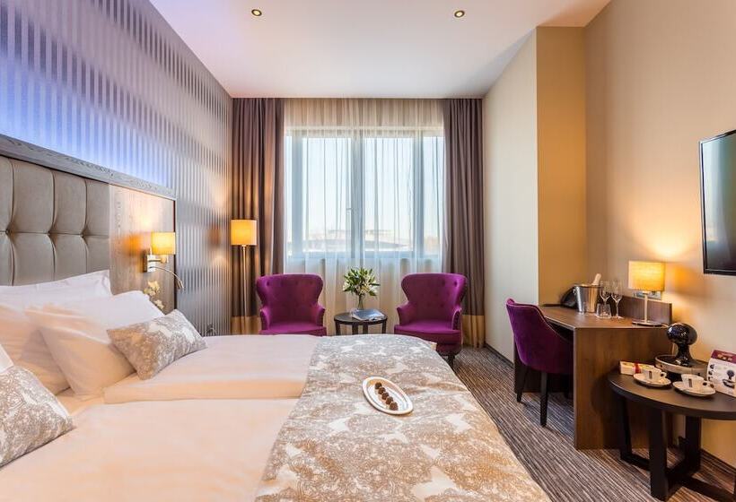 חדר אקזקיוטיב, Admiral