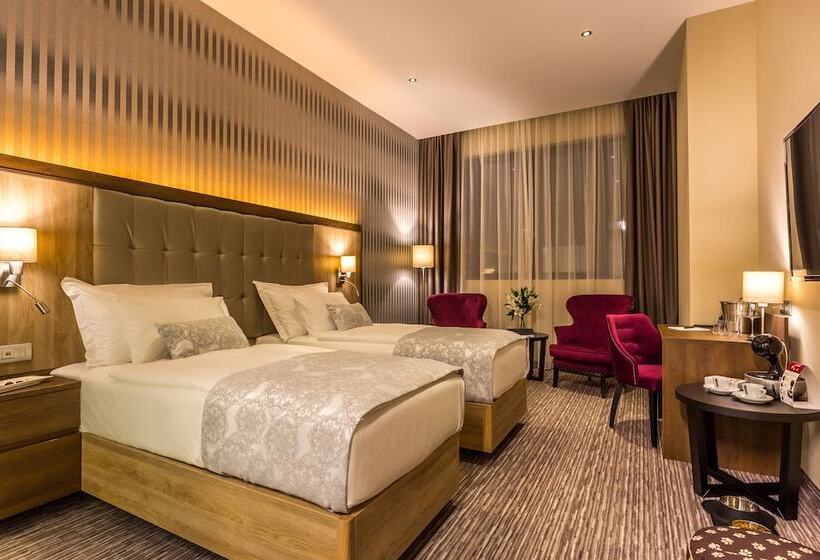 חדר אקזקיוטיב, Admiral