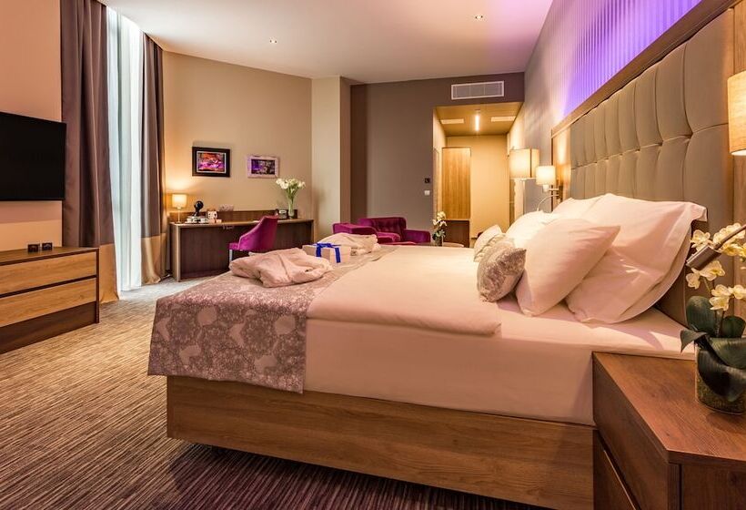 סוויטת ג'וניור, Admiral