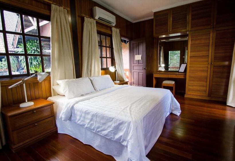 נוף לבריכה, Carpe Diem Orchard Home