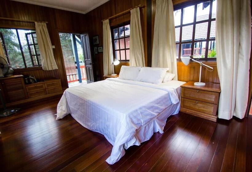 Полулюкс Вид на Бассейн, Carpe Diem Orchard Home