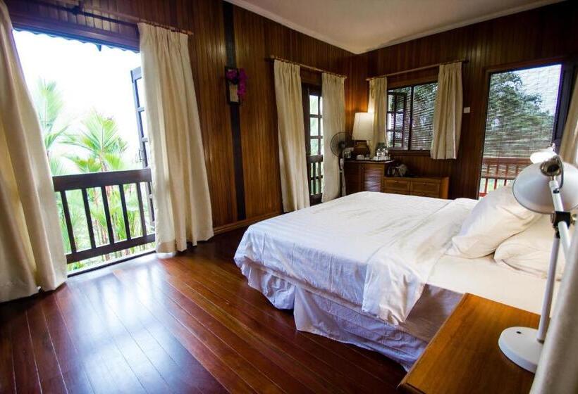 נוף לבריכה, Carpe Diem Orchard Home