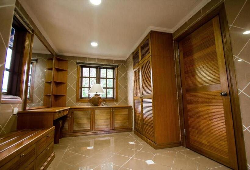 סוויטה אקזקיוטיב, Carpe Diem Orchard Home