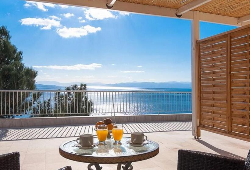 חדר סופריור לארבעה, Cokkinis