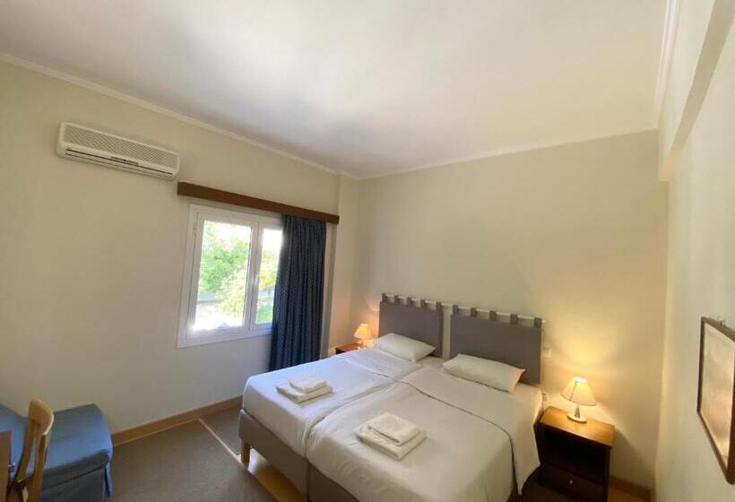 חדר אקונומי, Cokkinis