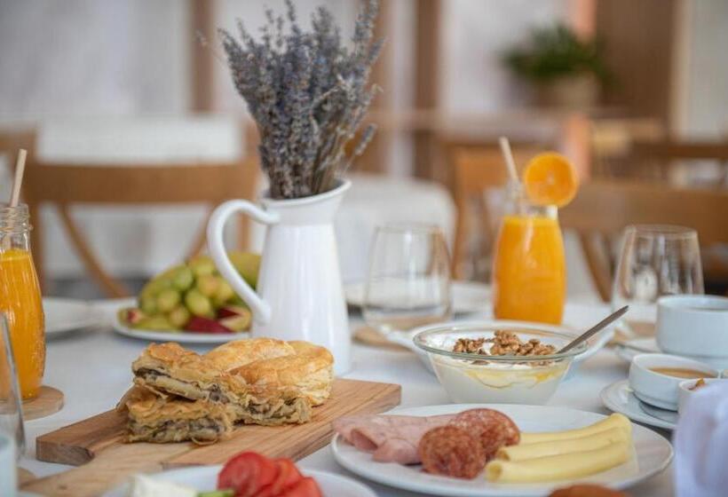 חדר סטנדרט לארבעה, Cokkinis