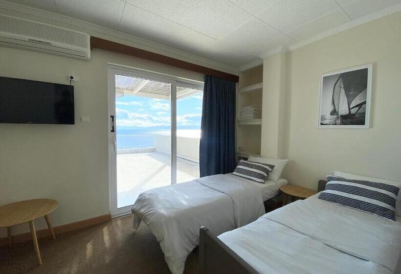 Family Suite, Cokkinis