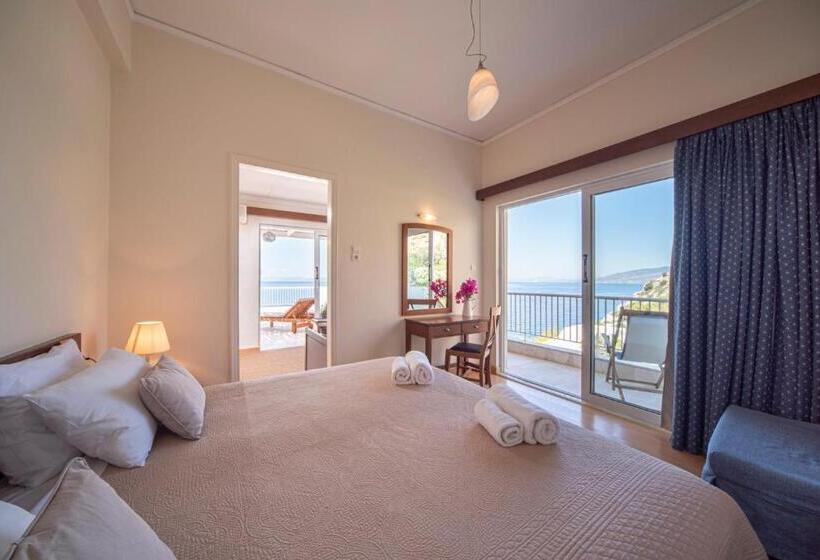 Family Suite, Cokkinis