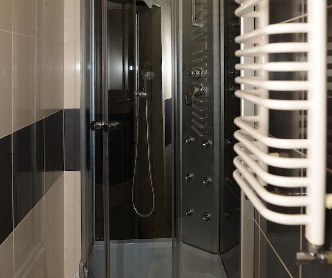 标准单人间, Pałac Dąbrowa