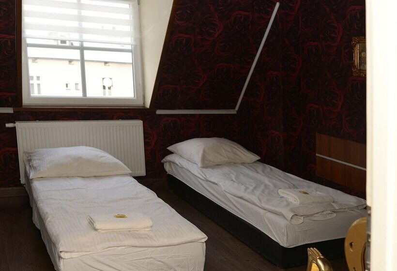 标准单人间, Pałac Dąbrowa