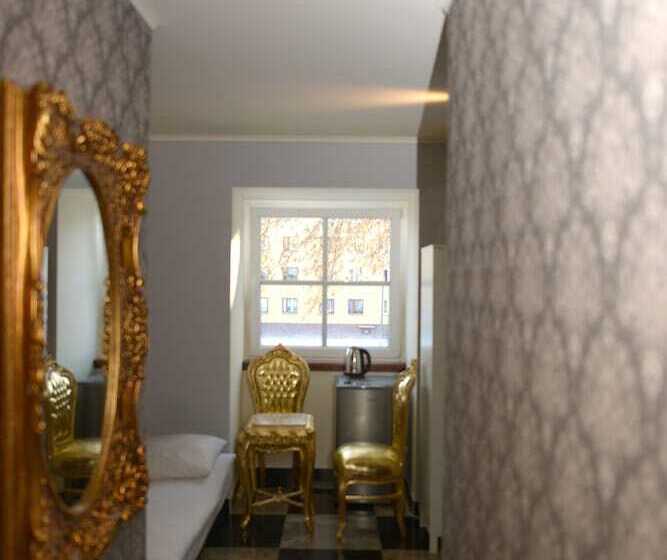 标准三人间, Pałac Dąbrowa