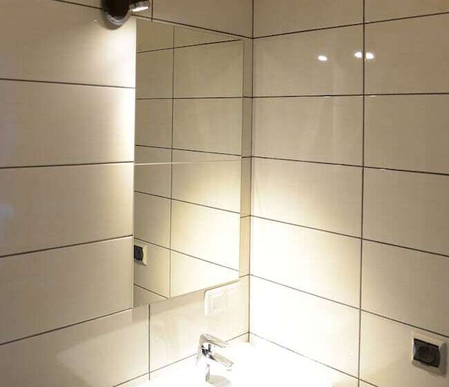 四人标准间, Pałac Dąbrowa