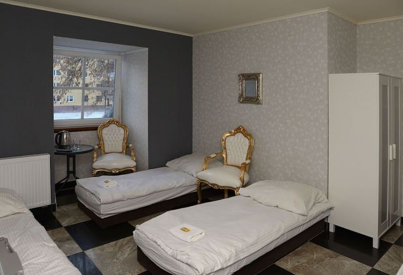 四人标准间, Pałac Dąbrowa