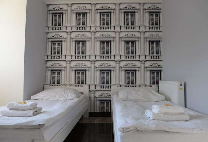 标准间, Pałac Dąbrowa