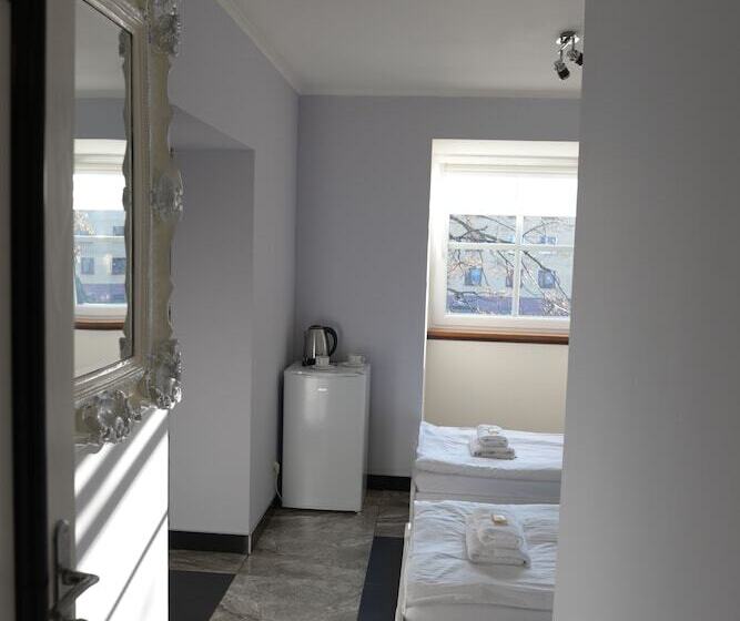 标准间, Pałac Dąbrowa