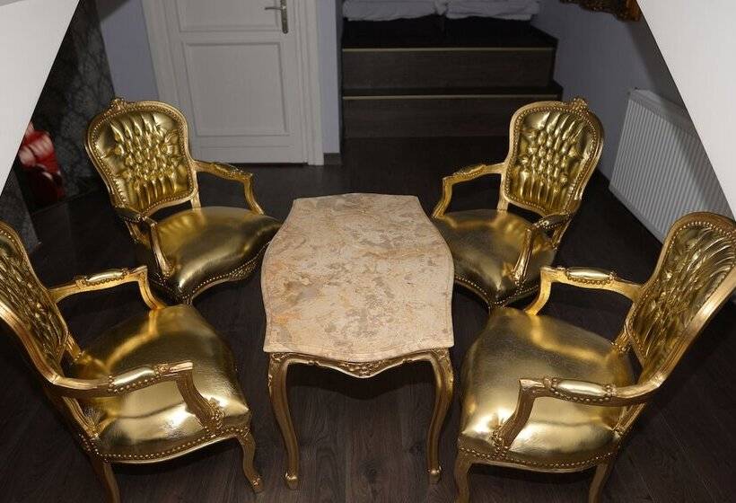 豪华房间, Pałac Dąbrowa