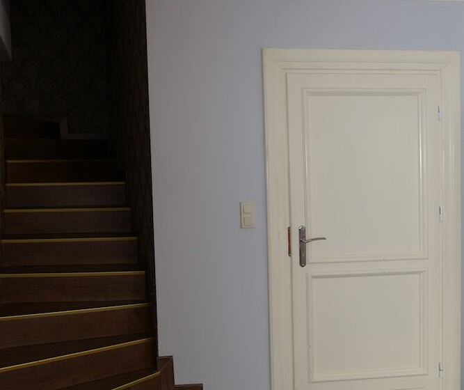 豪华房间, Pałac Dąbrowa