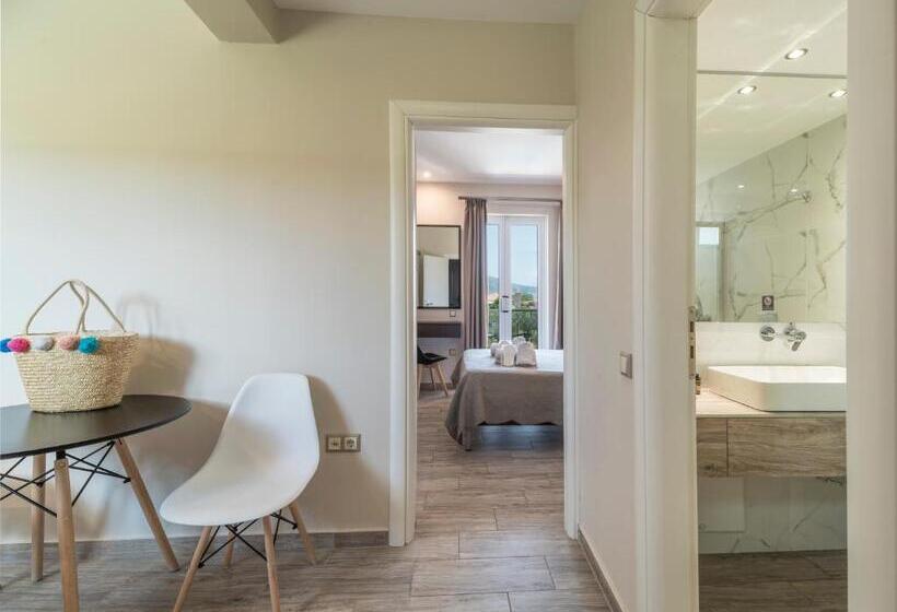 Deluxe Suite King Bed, Memories Apartments