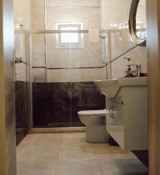 庭の見えるスタンダードトリプルルーム, Serin Otel