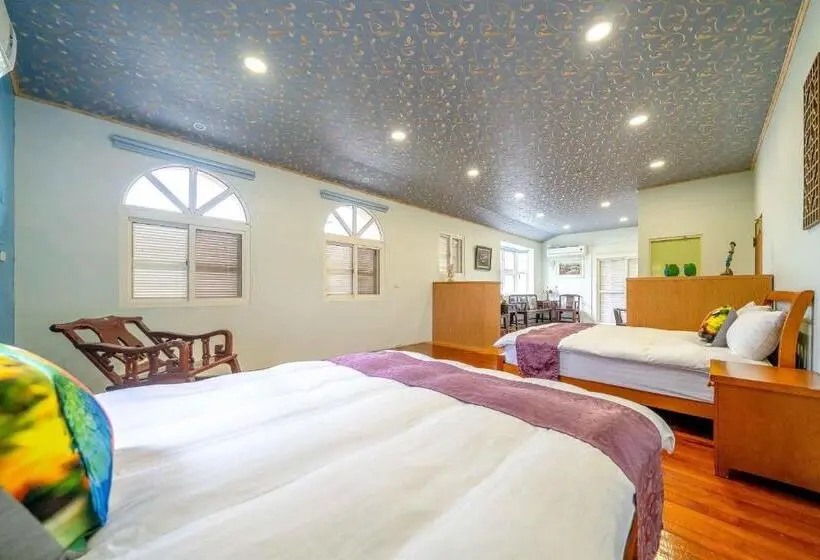 اتاق خانوادگی, Yi Jing B&b