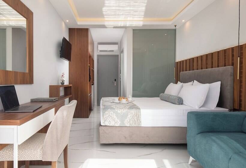 סוויטת ג'וניור, 4 You Boutique